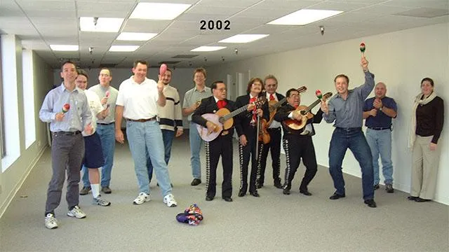 Elon Musk y el equipo SpaceX 2002