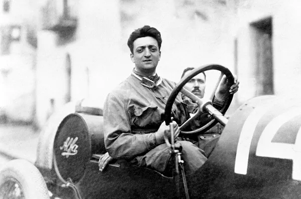 Retrato de carreras de Enzo Ferrari 1918