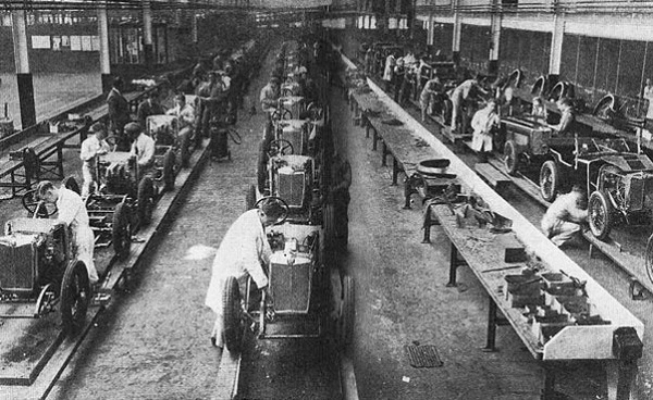 Línea de montaje de Ford en 1908