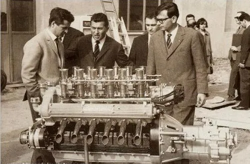Giotto Bizzarrini, Ferruccio Lamborghini y Giampaolo Dallara en 1963,