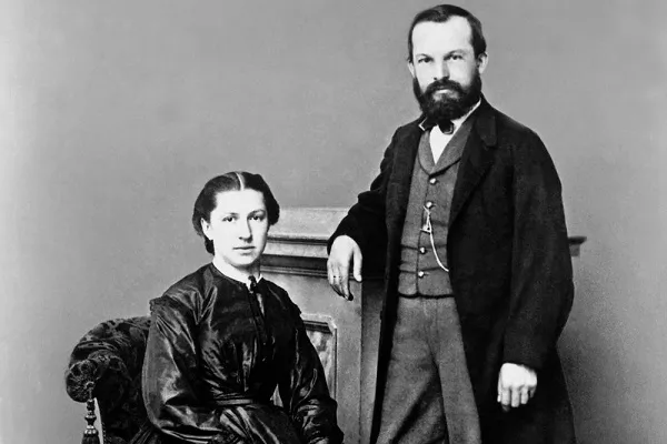 Gottlieb Daimler y su esposa Emma Kurz, 1875