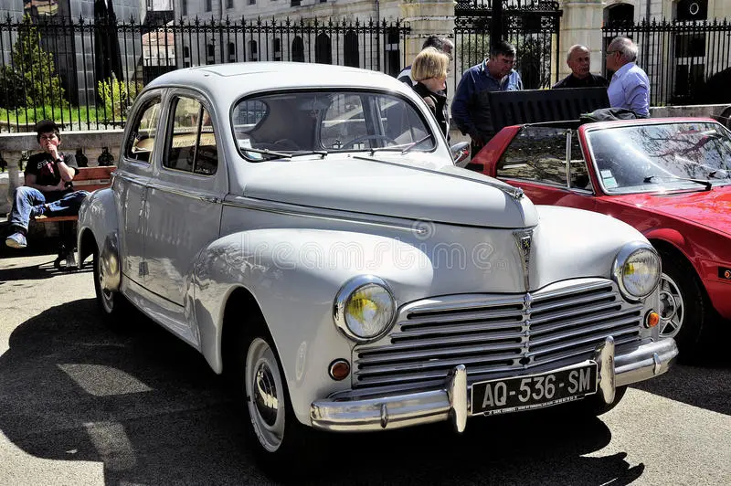 Peugeot 203 lanzado en 1948