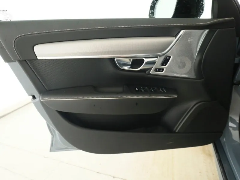 Volvo S90 B6 AWD =R-Design= Black Pack/Distronic Гаранция Image 5