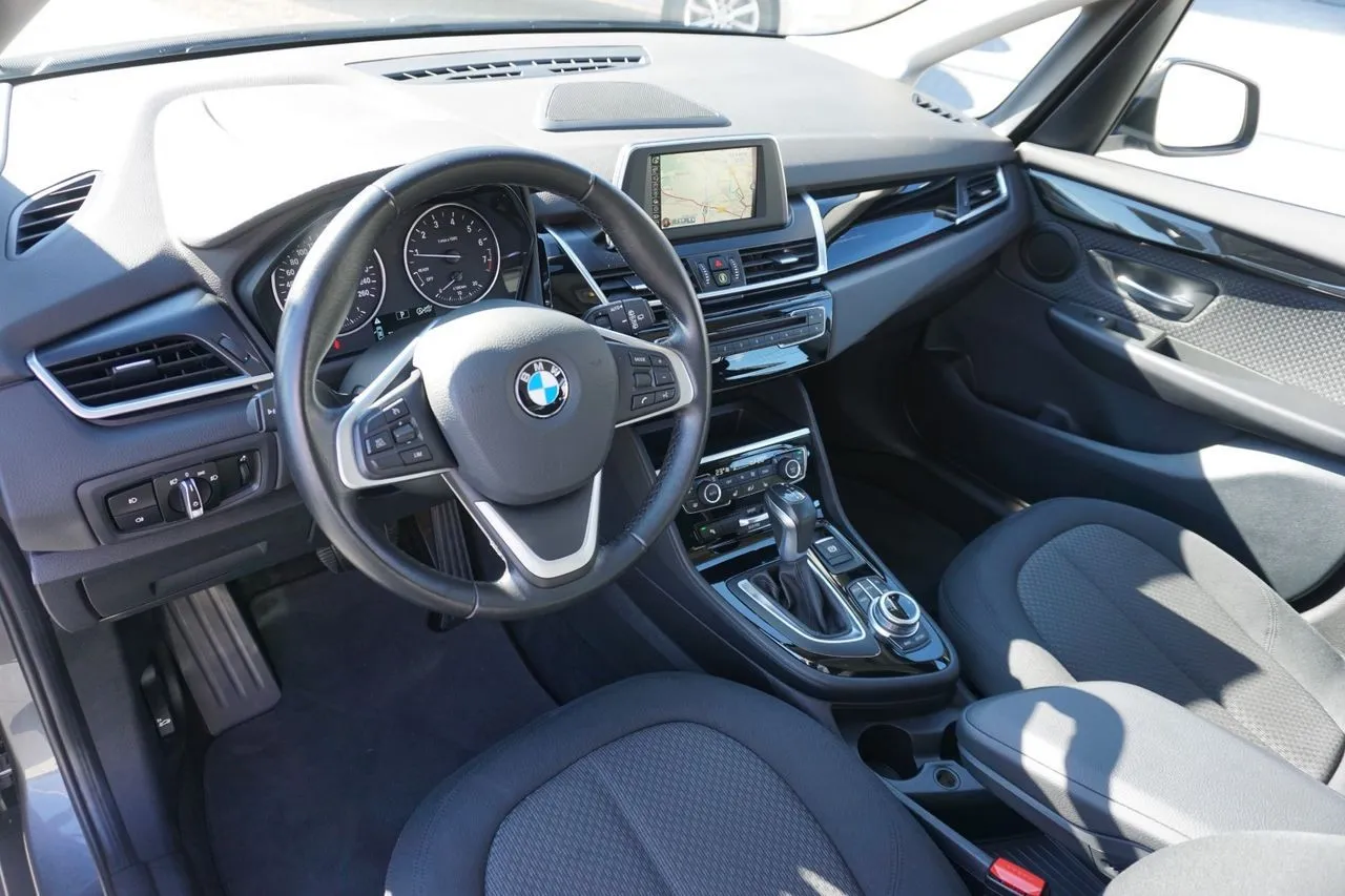 BMW 2er Reihe 220i 2-Zonen-Klima Navi...  Image 8