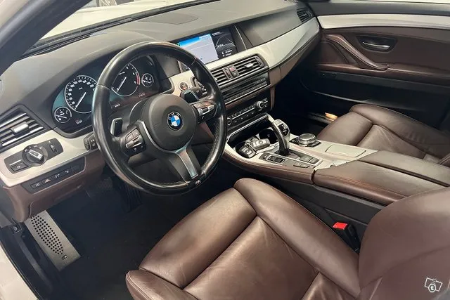 BMW 530 530 F11 Touring 530d A xDrive Business M Sport *Comfort ist. / Lisälämmitin / Aktiivi vakkari / HUD / Kattoluukku* Image 8