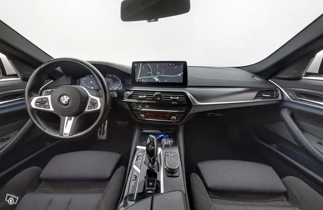 BMW 530 G30 Sedan 530e xDrive M Sport / Adapt. Vakkari / Comfort Access / Harman/Kardon / Vetokoukku / HUD Image 9