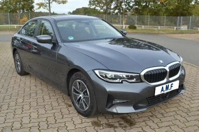 BMW Serie 3 318d Touring Image 2