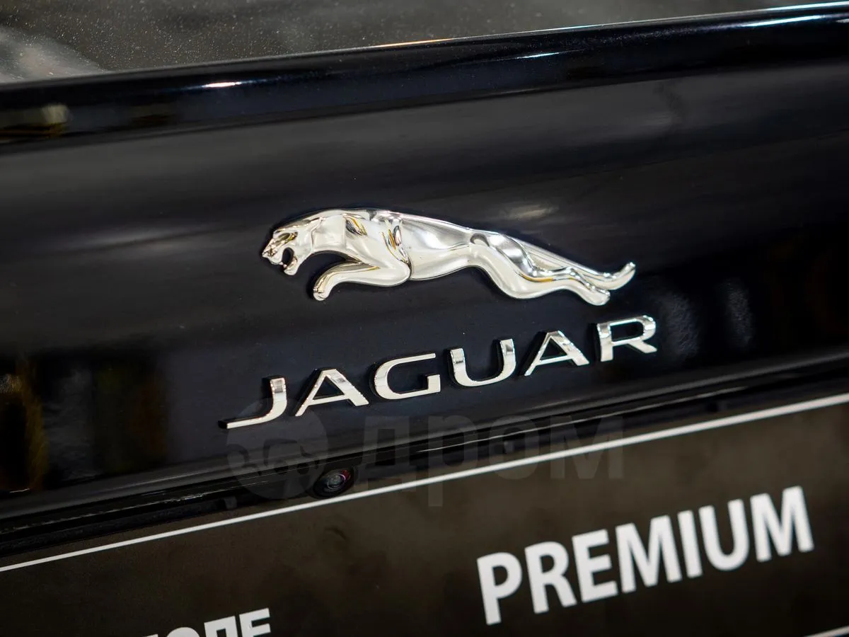 Jaguar XE  Image 9