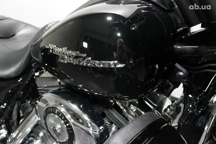 Harley-Davidson FLHX  Image 8